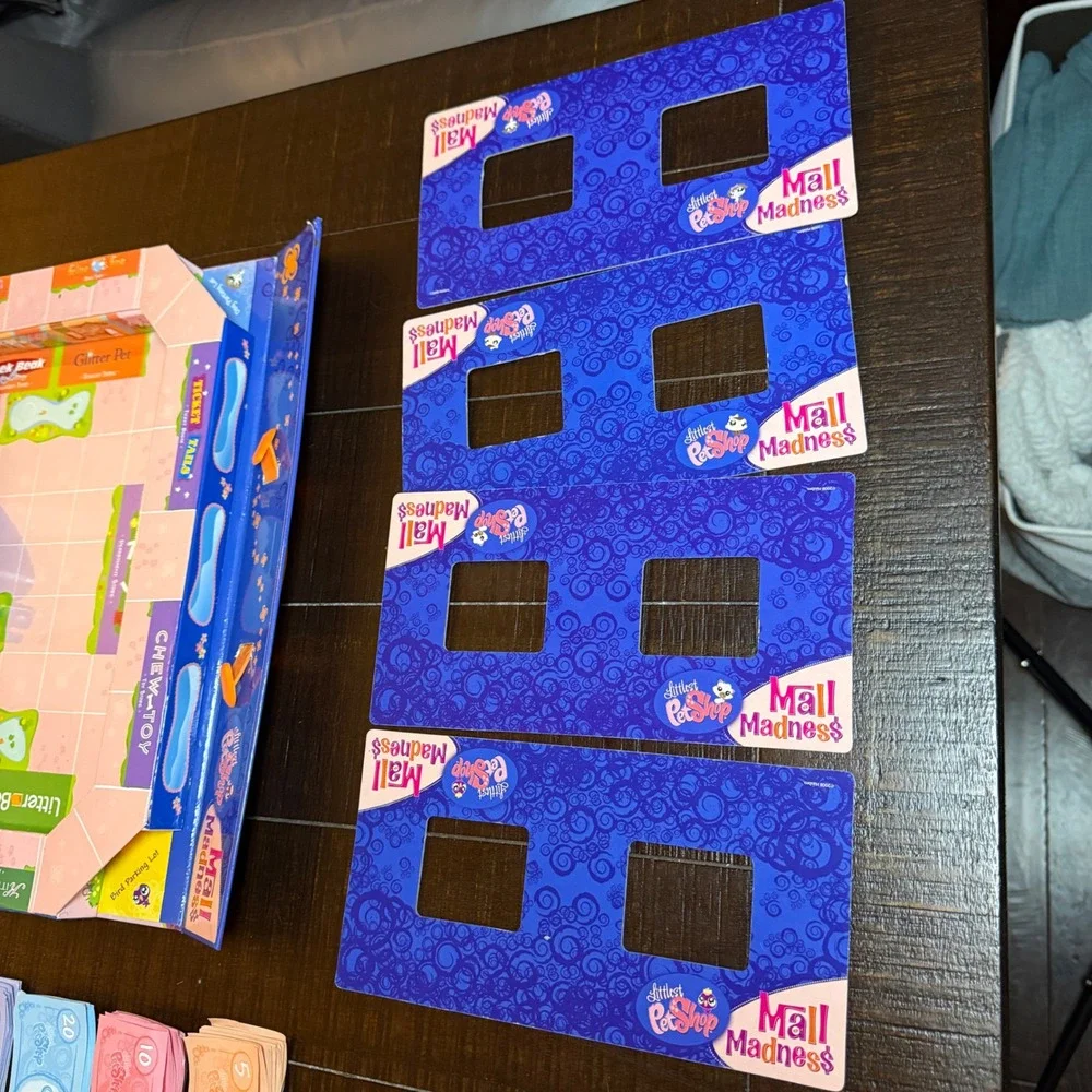 Littlest Pet Shop Mall Madness Board Game Pink Blue Electronic Shopping Figures
